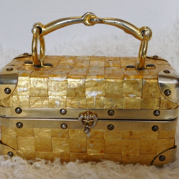 LOVING THE VINTAGE BAGS - Picture 2 of 8